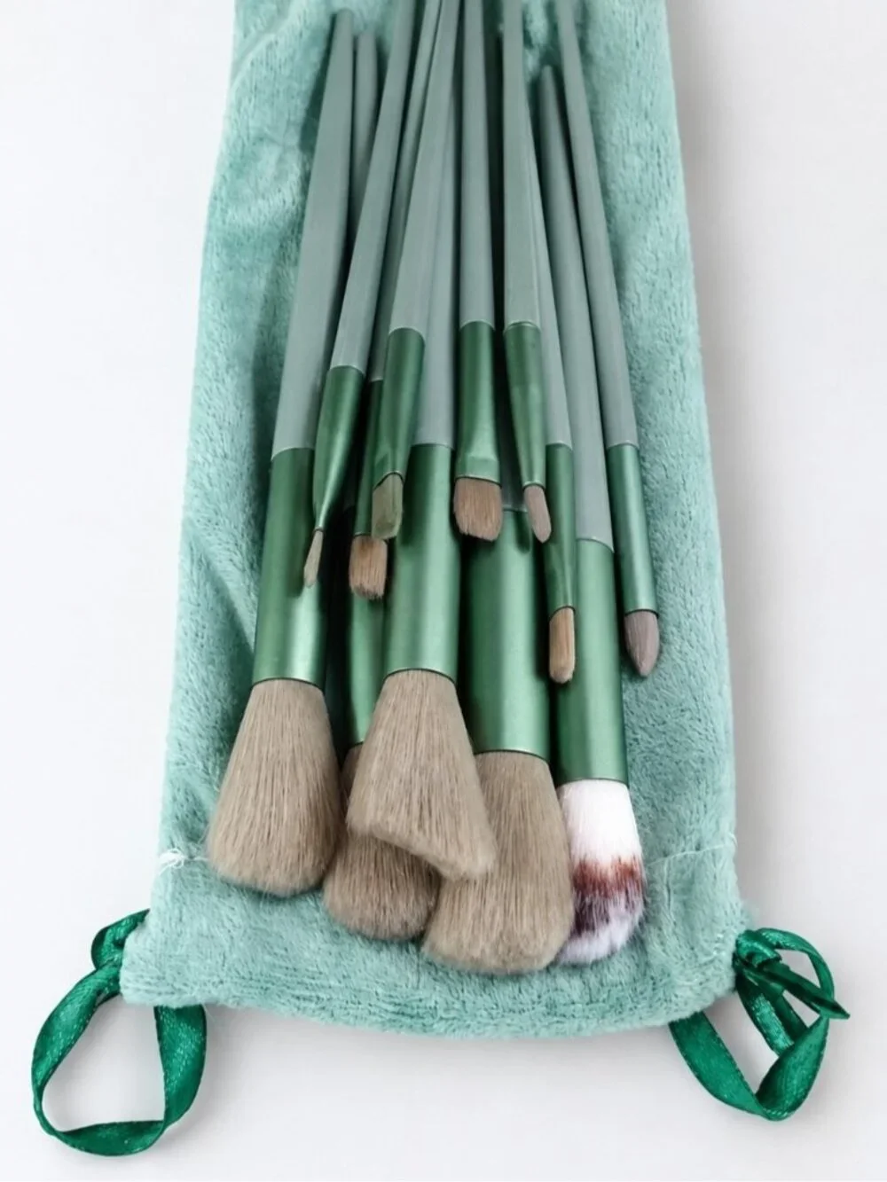 Sage Green Makeup Brush Set with Velvet Drawstring Storage Bag Face Eye Cosmetic